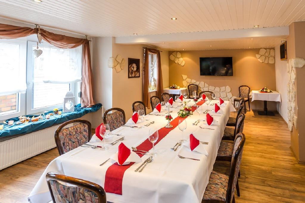 Hotel Restaurant Conni Wolfsburg Esterno foto